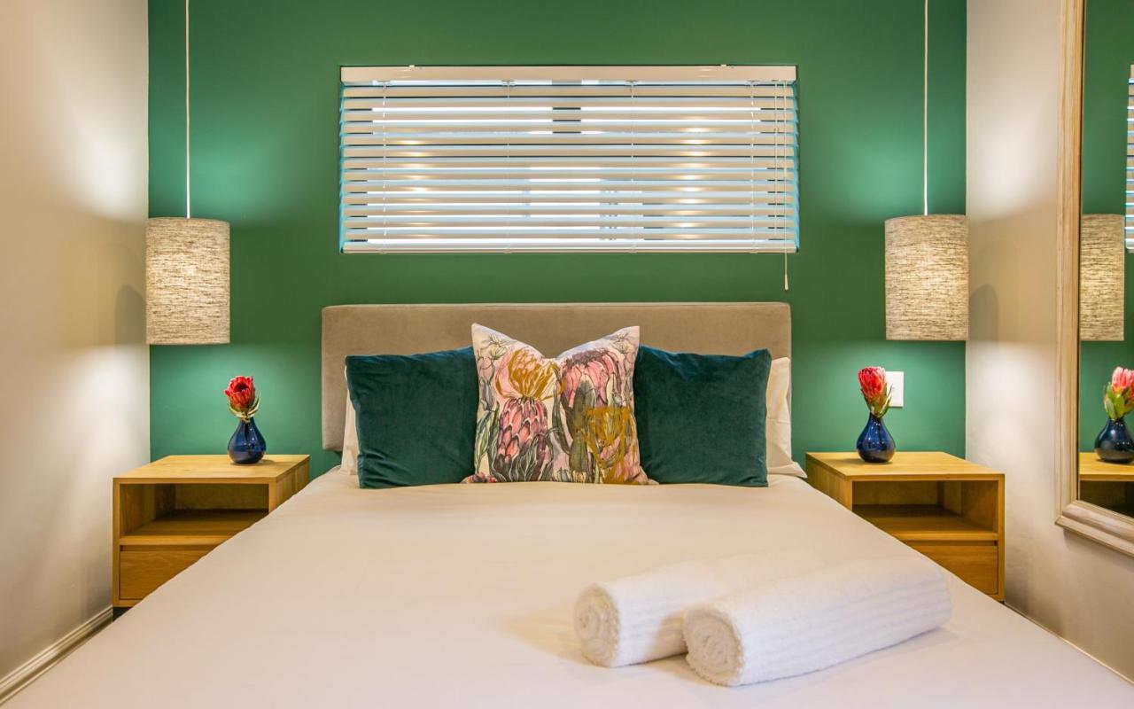 Hout&About Guest House Hout Bay Extérieur photo