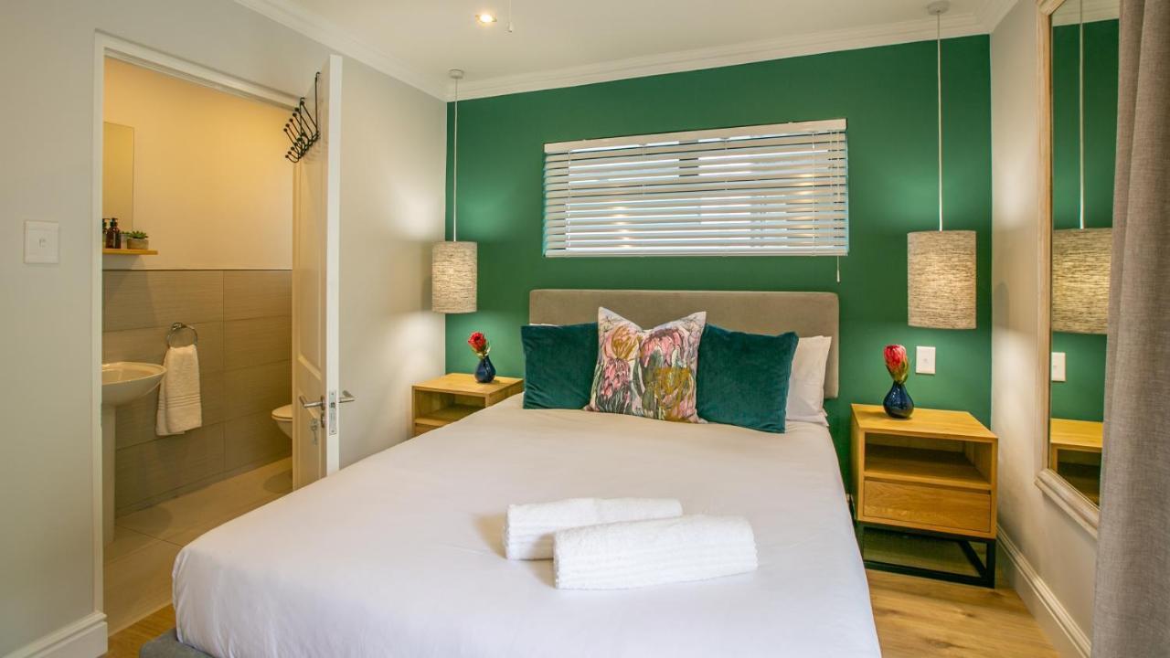 Hout&About Guest House Hout Bay Extérieur photo