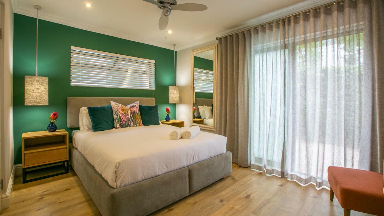 Hout&About Guest House Hout Bay Extérieur photo