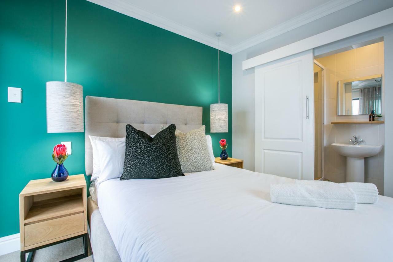 Hout&About Guest House Hout Bay Extérieur photo