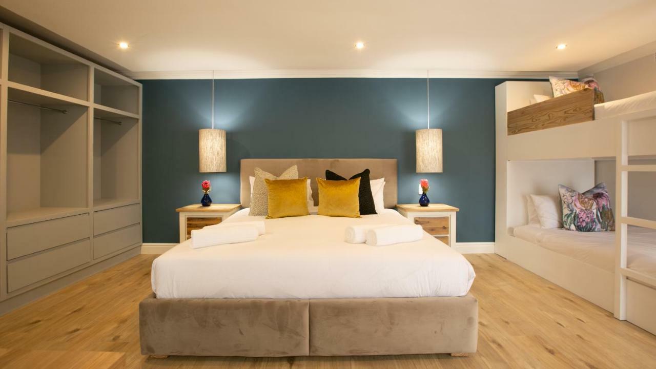 Hout&About Guest House Hout Bay Extérieur photo