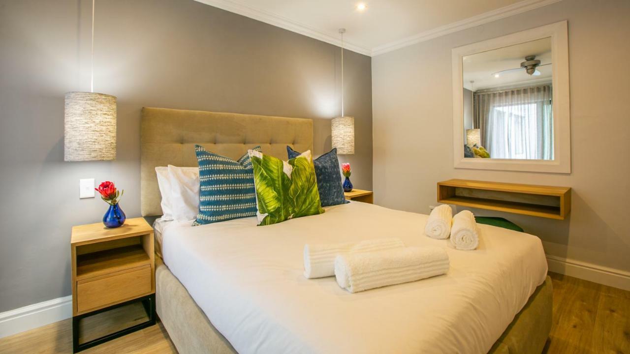 Hout&About Guest House Hout Bay Extérieur photo
