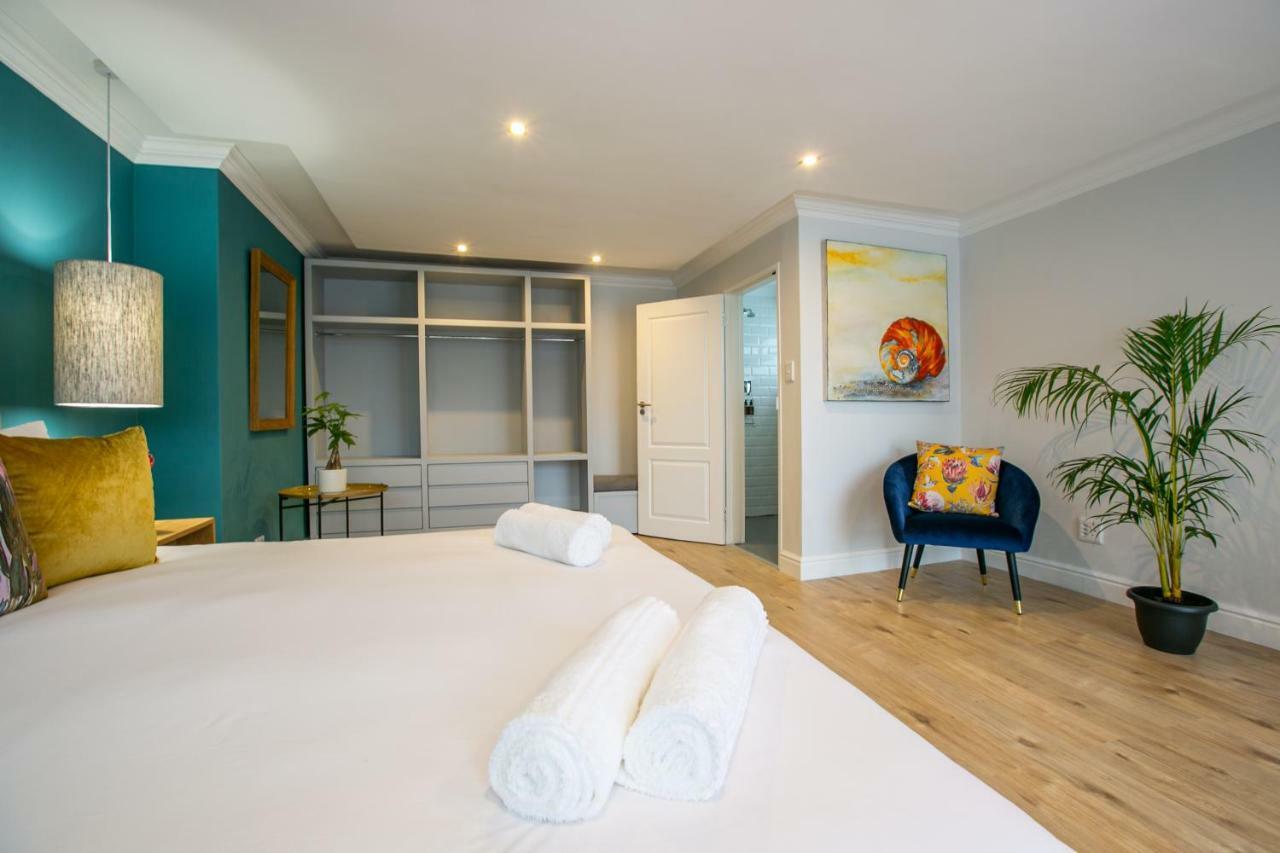 Hout&About Guest House Hout Bay Extérieur photo